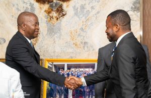 Dialogue social : Adolphe Muzito à l’écoute du Synamed pour apaiser le climat social