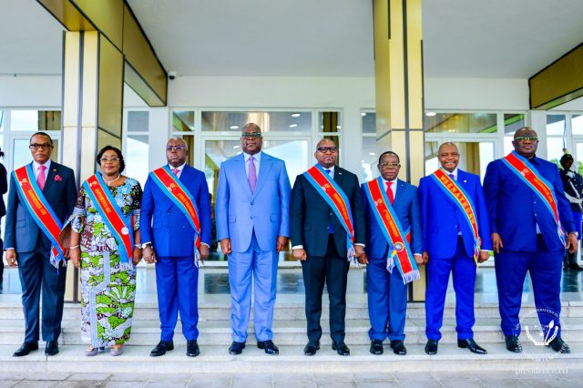 Félix Tshiseledi avec les membres du bureau du sénat