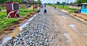 Modernisation de la voirie urbaine de Kananga : La pose de la couche de fondation s’accélère sur plusieurs avenues