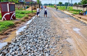 Modernisation de la voirie urbaine de Kananga : La pose de la couche de fondation s’accélère sur plusieurs avenues